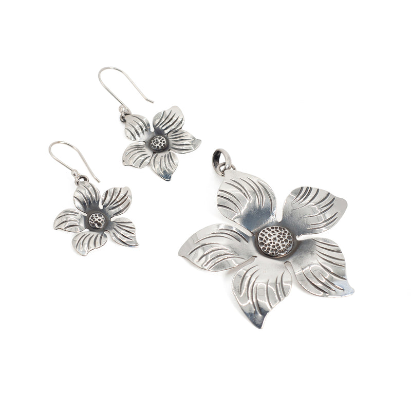 Conjunto Aretes Y Colgante de Plata Azucena